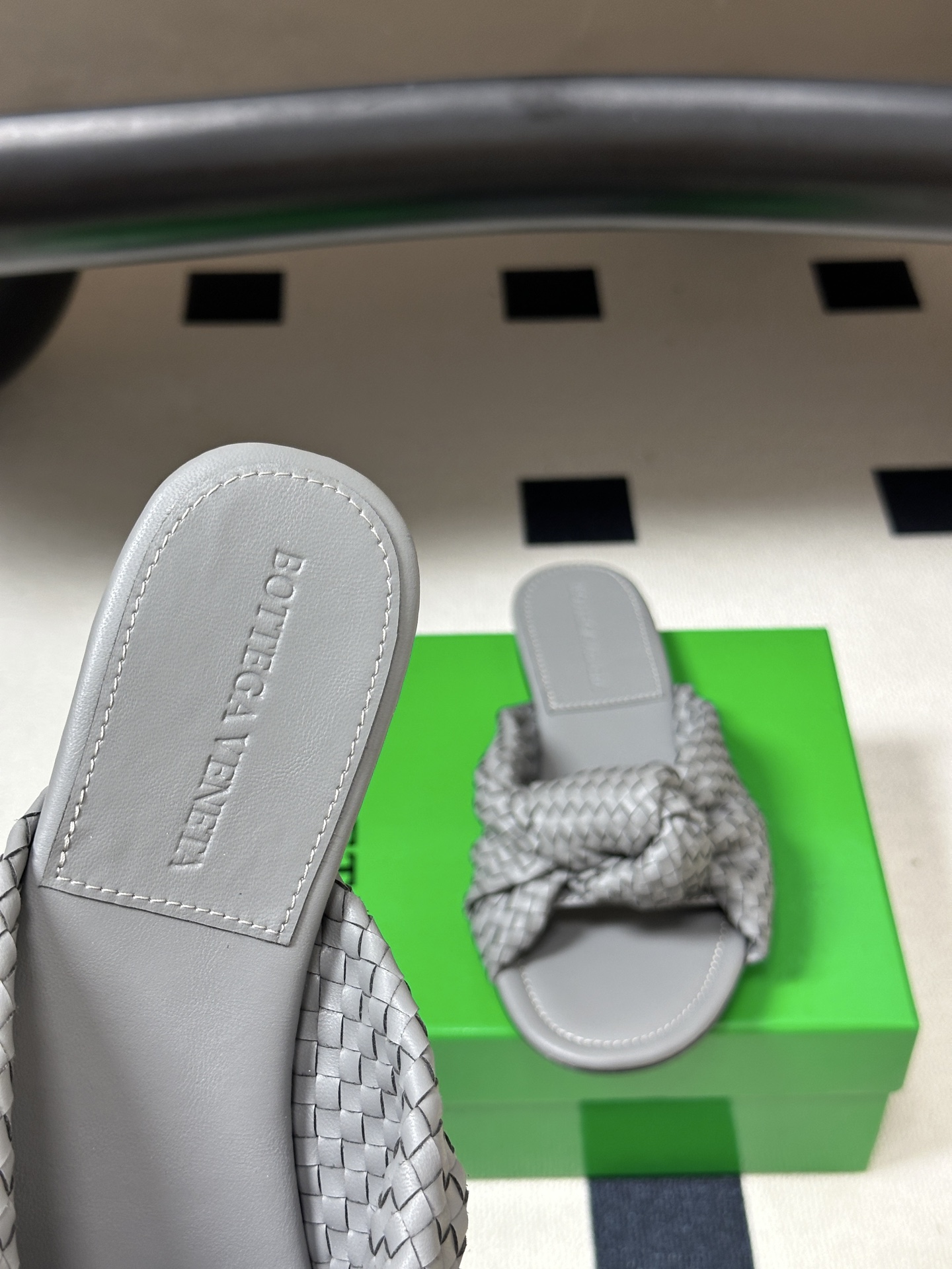 顶级品质 BOTTEGA VENETA 葆蝶家 2026夏季新款 BV Cherry 编织打结穆勒拖鞋系列细高跟/小猫跟 顶级品质 BOTTEGA VENETA 葆蝶家 2026夏季新款 BV Cherry 编织打结穆勒拖鞋系列细高跟/小猫跟