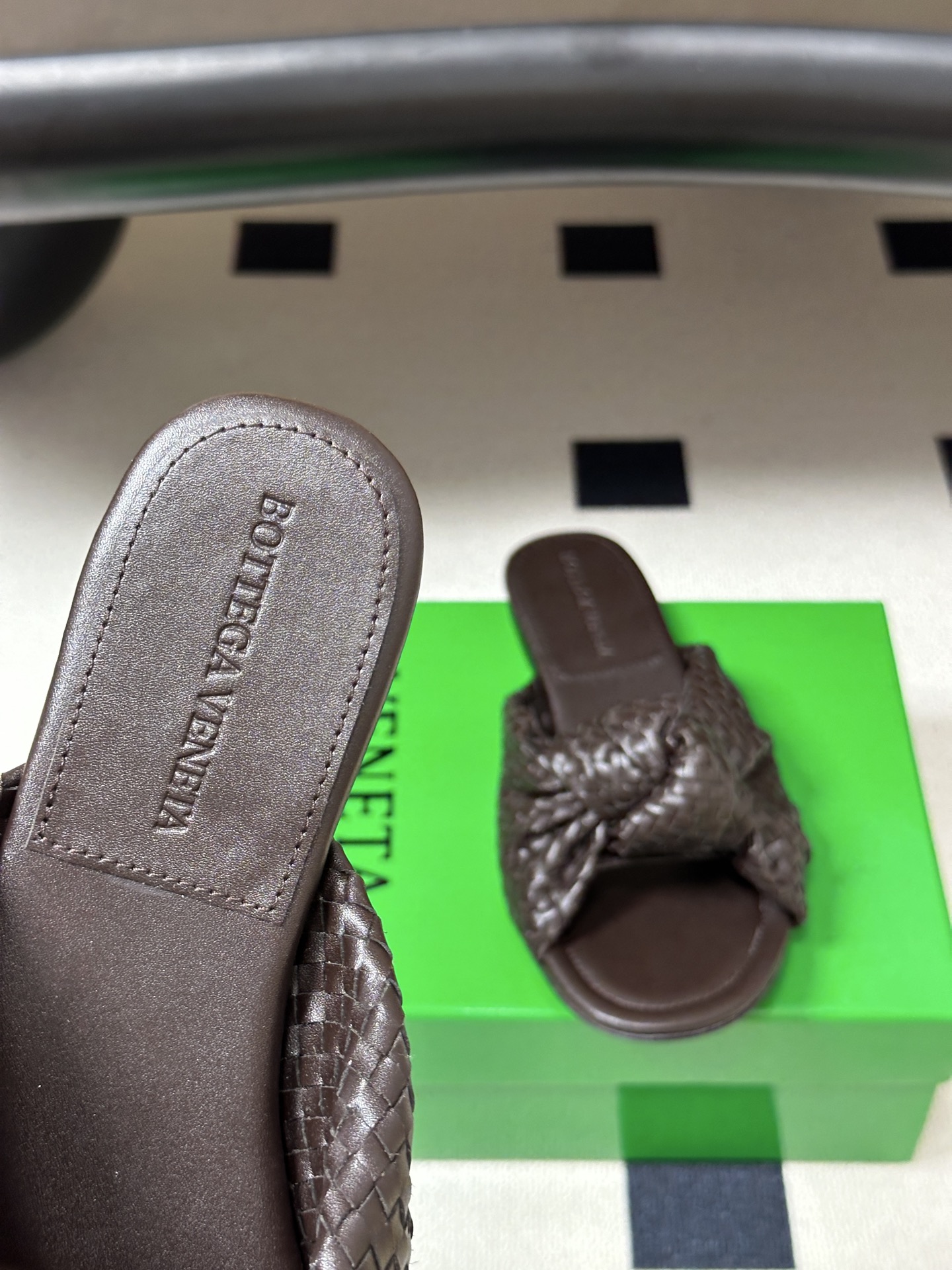 顶级品质 BOTTEGA VENETA 葆蝶家 2026夏季新款 BV Cherry 编织打结穆勒拖鞋系列细高跟/小猫跟 顶级品质 BOTTEGA VENETA 葆蝶家 2026夏季新款 BV Cherry 编织打结穆勒拖鞋系列细高跟/小猫跟