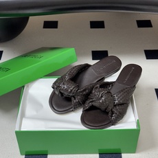 顶级品质 BOTTEGA VENETA 葆蝶家 2026夏季新款 BV Cherry 编织打结穆勒拖鞋系列细高跟/小猫跟 顶级品质 BOTTEGA VENETA 葆蝶家 2026夏季新款 BV Cherry 编织打结穆勒拖鞋系列细高跟/小猫跟
