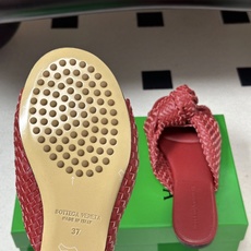 顶级品质 BOTTEGA VENETA 葆蝶家 2026夏季新款 BV Cherry 编织打结穆勒拖鞋系列细高跟/小猫跟 顶级品质 BOTTEGA VENETA 葆蝶家 2026夏季新款 BV Cherry 编织打结穆勒拖鞋系列细高跟/小猫跟