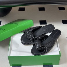 顶级品质 BOTTEGA VENETA 葆蝶家 2026夏季新款 BV Cherry 编织打结穆勒拖鞋系列细高跟/小猫跟 顶级品质 BOTTEGA VENETA 葆蝶家 2026夏季新款 BV Cherry 编织打结穆勒拖鞋系列细高跟/小猫跟