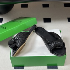 顶级品质 BOTTEGA VENETA 葆蝶家 2026夏季新款 BV Cherry 编织打结穆勒拖鞋系列细高跟/小猫跟 顶级品质 BOTTEGA VENETA 葆蝶家 2026夏季新款 BV Cherry 编织打结穆勒拖鞋系列细高跟/小猫跟
