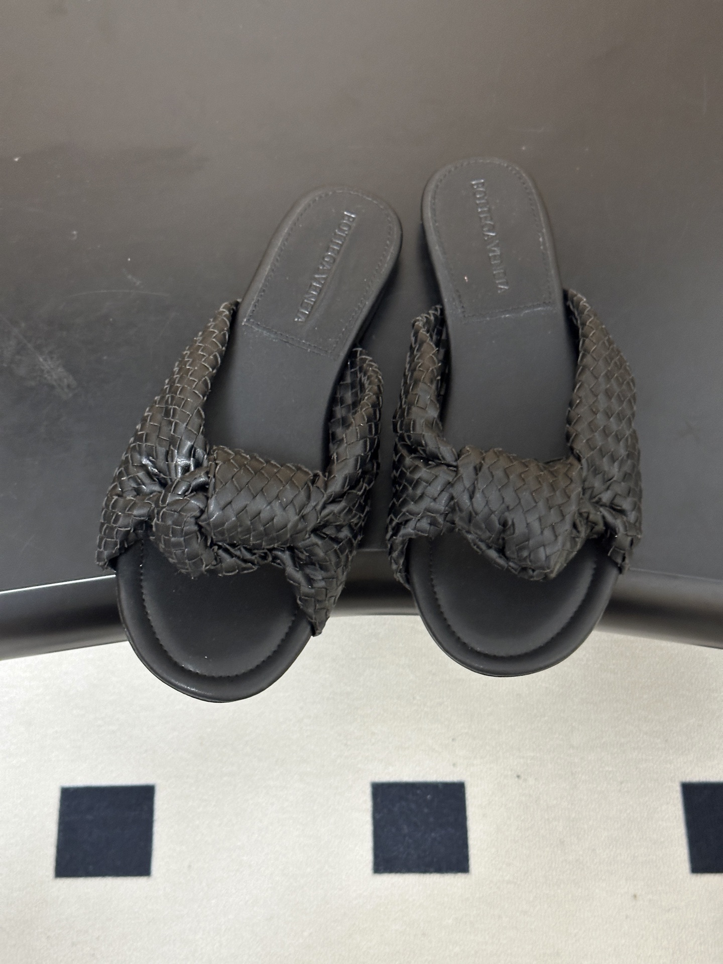 顶级品质 BOTTEGA VENETA 葆蝶家 2026夏季新款 BV Cherry 编织打结穆勒拖鞋系列细高跟/小猫跟 顶级品质 BOTTEGA VENETA 葆蝶家 2026夏季新款 BV Cherry 编织打结穆勒拖鞋系列细高跟/小猫跟