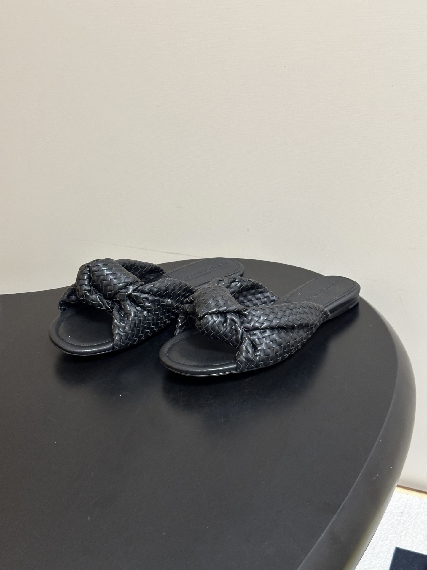 顶级品质 BOTTEGA VENETA 葆蝶家 2026夏季新款 BV Cherry 编织打结穆勒拖鞋系列细高跟/小猫跟 顶级品质 BOTTEGA VENETA 葆蝶家 2026夏季新款 BV Cherry 编织打结穆勒拖鞋系列细高跟/小猫跟