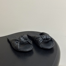 顶级品质 BOTTEGA VENETA 葆蝶家 2026夏季新款 BV Cherry 编织打结穆勒拖鞋系列细高跟/小猫跟 顶级品质 BOTTEGA VENETA 葆蝶家 2026夏季新款 BV Cherry 编织打结穆勒拖鞋系列细高跟/小猫跟