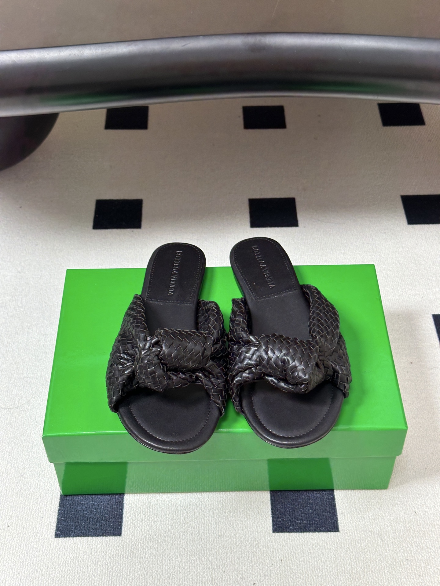 顶级品质 BOTTEGA VENETA 葆蝶家 2026夏季新款 BV Cherry 编织打结穆勒拖鞋系列细高跟/小猫跟 顶级品质 BOTTEGA VENETA 葆蝶家 2026夏季新款 BV Cherry 编织打结穆勒拖鞋系列细高跟/小猫跟