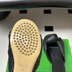 顶级品质 BOTTEGA VENETA 葆蝶家 2026夏季新款 BV Cherry 编织打结穆勒拖鞋系列细高跟/小猫跟 顶级品质 BOTTEGA VENETA 葆蝶家 2026夏季新款 BV Cherry 编织打结穆勒拖鞋系列细高跟/小猫跟