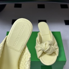 顶级品质 BOTTEGA VENETA 葆蝶家 2026夏季新款 BV Cherry 编织打结穆勒拖鞋系列细高跟/小猫跟 顶级品质 BOTTEGA VENETA 葆蝶家 2026夏季新款 BV Cherry 编织打结穆勒拖鞋系列细高跟/小猫跟