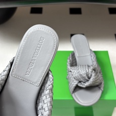 顶级品质 BOTTEGA VENETA 葆蝶家 2026夏季新款 BV Cherry 编织打结穆勒拖鞋系列细高跟/小猫跟 顶级品质 BOTTEGA VENETA 葆蝶家 2026夏季新款 BV Cherry 编织打结穆勒拖鞋系列细高跟/小猫跟