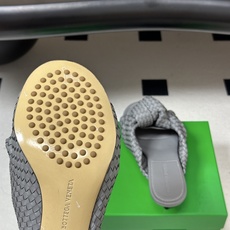 顶级品质 BOTTEGA VENETA 葆蝶家 2026夏季新款 BV Cherry 编织打结穆勒拖鞋系列细高跟/小猫跟 顶级品质 BOTTEGA VENETA 葆蝶家 2026夏季新款 BV Cherry 编织打结穆勒拖鞋系列细高跟/小猫跟