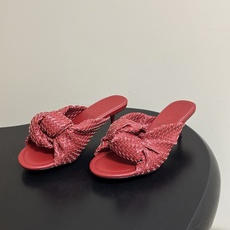 顶级品质 BOTTEGA VENETA 葆蝶家 2026夏季新款 BV Cherry 编织打结穆勒拖鞋系列细高跟/小猫跟 顶级品质 BOTTEGA VENETA 葆蝶家 2026夏季新款 BV Cherry 编织打结穆勒拖鞋系列细高跟/小猫跟