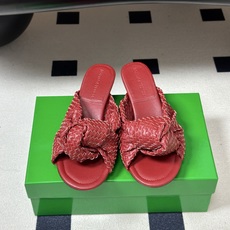 顶级品质 BOTTEGA VENETA 葆蝶家 2026夏季新款 BV Cherry 编织打结穆勒拖鞋系列细高跟/小猫跟 顶级品质 BOTTEGA VENETA 葆蝶家 2026夏季新款 BV Cherry 编织打结穆勒拖鞋系列细高跟/小猫跟