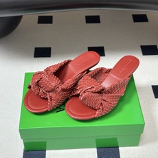 顶级品质 BOTTEGA VENETA 葆蝶家 2026夏季新款 BV Cherry 编织打结穆勒拖鞋系列细高跟/小猫跟 顶级品质 BOTTEGA VENETA 葆蝶家 2026夏季新款 BV Cherry 编织打结穆勒拖鞋系列细高跟/小猫跟