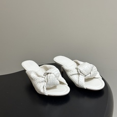 顶级品质 BOTTEGA VENETA 葆蝶家 2026夏季新款 BV Cherry 编织打结穆勒拖鞋系列细高跟/小猫跟 顶级品质 BOTTEGA VENETA 葆蝶家 2026夏季新款 BV Cherry 编织打结穆勒拖鞋系列细高跟/小猫跟