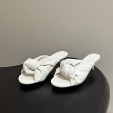 顶级品质 BOTTEGA VENETA 葆蝶家 2026夏季新款 BV Cherry 编织打结穆勒拖鞋系列细高跟/小猫跟 顶级品质 BOTTEGA VENETA 葆蝶家 2026夏季新款 BV Cherry 编织打结穆勒拖鞋系列细高跟/小猫跟