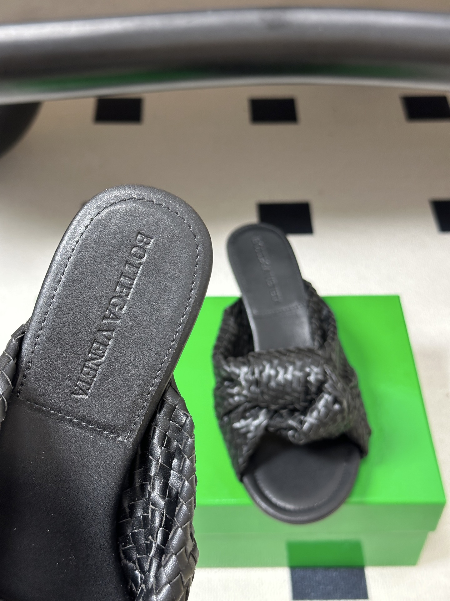 顶级品质 BOTTEGA VENETA 葆蝶家 2026夏季新款 BV Cherry 编织打结穆勒拖鞋系列细高跟/小猫跟 顶级品质 BOTTEGA VENETA 葆蝶家 2026夏季新款 BV Cherry 编织打结穆勒拖鞋系列细高跟/小猫跟