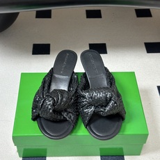 顶级品质 BOTTEGA VENETA 葆蝶家 2026夏季新款 BV Cherry 编织打结穆勒拖鞋系列细高跟/小猫跟 顶级品质 BOTTEGA VENETA 葆蝶家 2026夏季新款 BV Cherry 编织打结穆勒拖鞋系列细高跟/小猫跟