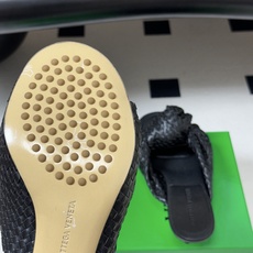 顶级品质 BOTTEGA VENETA 葆蝶家 2026夏季新款 BV Cherry 编织打结穆勒拖鞋系列细高跟/小猫跟 顶级品质 BOTTEGA VENETA 葆蝶家 2026夏季新款 BV Cherry 编织打结穆勒拖鞋系列细高跟/小猫跟