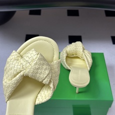 顶级品质 BOTTEGA VENETA 葆蝶家 2026夏季新款 BV Cherry 编织打结穆勒拖鞋系列细高跟/小猫跟 顶级品质 BOTTEGA VENETA 葆蝶家 2026夏季新款 BV Cherry 编织打结穆勒拖鞋系列细高跟/小猫跟