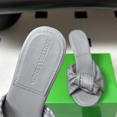 顶级品质 BOTTEGA VENETA 葆蝶家 2026夏季新款 BV Cherry 编织打结穆勒拖鞋系列细高跟/小猫跟 顶级品质 BOTTEGA VENETA 葆蝶家 2026夏季新款 BV Cherry 编织打结穆勒拖鞋系列细高跟/小猫跟