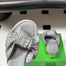 顶级品质 BOTTEGA VENETA 葆蝶家 2026夏季新款 BV Cherry 编织打结穆勒拖鞋系列细高跟/小猫跟 顶级品质 BOTTEGA VENETA 葆蝶家 2026夏季新款 BV Cherry 编织打结穆勒拖鞋系列细高跟/小猫跟