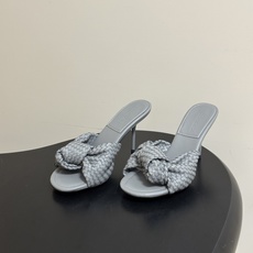 顶级品质 BOTTEGA VENETA 葆蝶家 2026夏季新款 BV Cherry 编织打结穆勒拖鞋系列细高跟/小猫跟 顶级品质 BOTTEGA VENETA 葆蝶家 2026夏季新款 BV Cherry 编织打结穆勒拖鞋系列细高跟/小猫跟