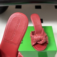 顶级品质 BOTTEGA VENETA 葆蝶家 2026夏季新款 BV Cherry 编织打结穆勒拖鞋系列细高跟/小猫跟 顶级品质 BOTTEGA VENETA 葆蝶家 2026夏季新款 BV Cherry 编织打结穆勒拖鞋系列细高跟/小猫跟