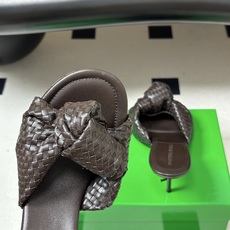 顶级品质 BOTTEGA VENETA 葆蝶家 2026夏季新款 BV Cherry 编织打结穆勒拖鞋系列细高跟/小猫跟 顶级品质 BOTTEGA VENETA 葆蝶家 2026夏季新款 BV Cherry 编织打结穆勒拖鞋系列细高跟/小猫跟