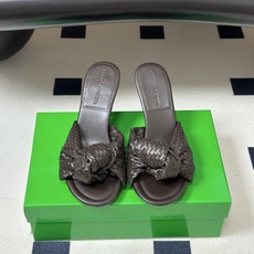 顶级品质 BOTTEGA VENETA 葆蝶家 2026夏季新款 BV Cherry 编织打结穆勒拖鞋系列细高跟/小猫跟 顶级品质 BOTTEGA VENETA 葆蝶家 2026夏季新款 BV Cherry 编织打结穆勒拖鞋系列细高跟/小猫跟