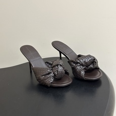 顶级品质 BOTTEGA VENETA 葆蝶家 2026夏季新款 BV Cherry 编织打结穆勒拖鞋系列细高跟/小猫跟 顶级品质 BOTTEGA VENETA 葆蝶家 2026夏季新款 BV Cherry 编织打结穆勒拖鞋系列细高跟/小猫跟