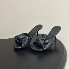 顶级品质 BOTTEGA VENETA 葆蝶家 2026夏季新款 BV Cherry 编织打结穆勒拖鞋系列细高跟/小猫跟 顶级品质 BOTTEGA VENETA 葆蝶家 2026夏季新款 BV Cherry 编织打结穆勒拖鞋系列细高跟/小猫跟
