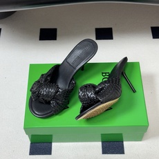 顶级品质 BOTTEGA VENETA 葆蝶家 2026夏季新款 BV Cherry 编织打结穆勒拖鞋系列细高跟/小猫跟 顶级品质 BOTTEGA VENETA 葆蝶家 2026夏季新款 BV Cherry 编织打结穆勒拖鞋系列细高跟/小猫跟