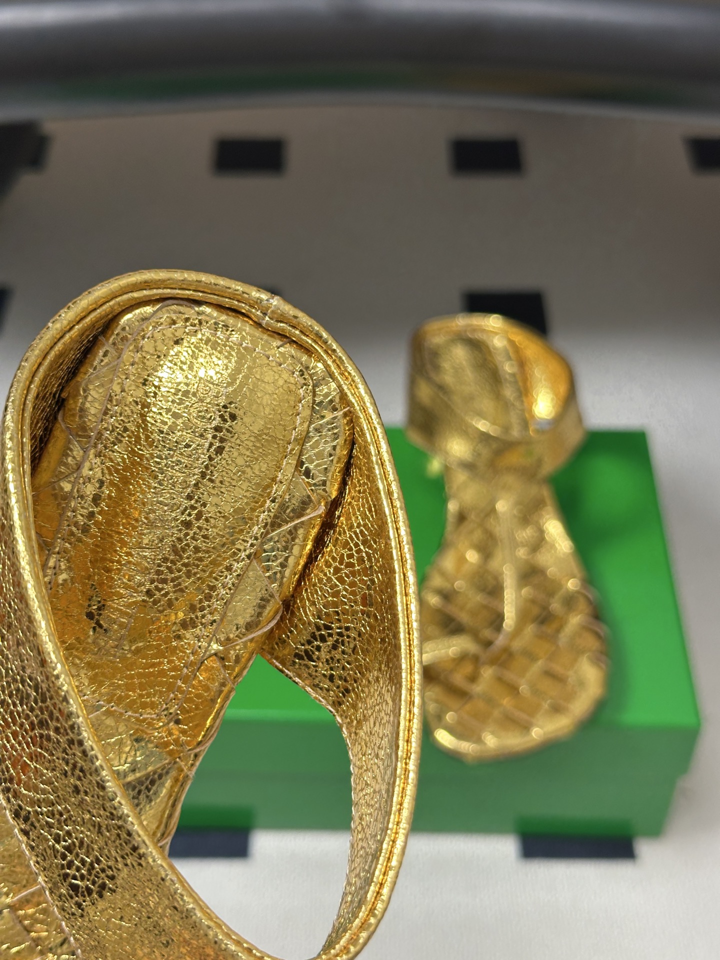 顶级品质 BOTTEGA VENETA 葆蝶家 2026夏季新款 BV Livia 夹趾编织凉拖鞋套趾小圆跟凉拖鞋 经典 顶级品质 BOTTEGA VENETA 葆蝶家 2026夏季新款 BV Livia 夹趾编织凉拖鞋套趾小圆跟凉拖鞋 经典