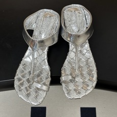 顶级品质 BOTTEGA VENETA 葆蝶家 2026夏季新款 BV Livia 夹趾编织凉拖鞋套趾小圆跟凉拖鞋 经典 顶级品质 BOTTEGA VENETA 葆蝶家 2026夏季新款 BV Livia 夹趾编织凉拖鞋套趾小圆跟凉拖鞋 经典