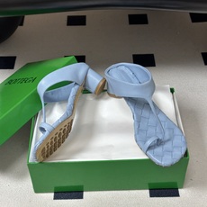 顶级品质 BOTTEGA VENETA 葆蝶家 2026夏季新款 BV Livia 夹趾编织凉拖鞋套趾小圆跟凉拖鞋 经典 顶级品质 BOTTEGA VENETA 葆蝶家 2026夏季新款 BV Livia 夹趾编织凉拖鞋套趾小圆跟凉拖鞋 经典