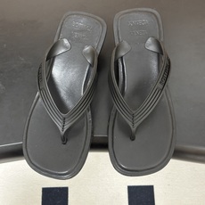 顶级品质 BOTTEGA VENETA 葆蝶家 2026夏季新款 BV SamPieri高跟人字拖鞋小矮跟沙滩凉拖鞋 极 顶级品质 BOTTEGA VENETA 葆蝶家 2026夏季新款 BV SamPieri高跟人字拖鞋小矮跟沙滩凉拖鞋 极