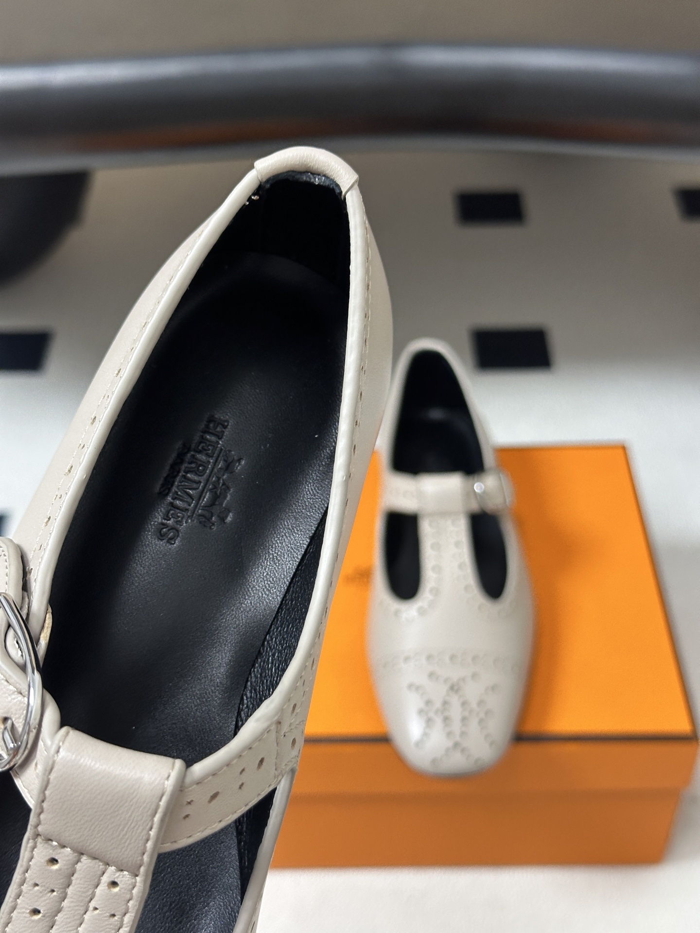 顶级品质 Hermes 爱马仕🐎 H家26s春夏新款Nectar芭蕾舞鞋搭扣镂空玛丽珍鞋 复古雕花冲孔平底单鞋 镂孔牛皮 顶级品质 Hermes 爱马仕🐎 H家26s春夏新款Nectar芭蕾舞鞋搭扣镂空玛丽珍鞋 复古雕花冲孔平底单鞋 镂孔牛皮