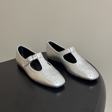 顶级品质 Hermes 爱马仕🐎 H家26s春夏新款Nectar芭蕾舞鞋搭扣镂空玛丽珍鞋 复古雕花冲孔平底单鞋 镂孔牛皮 顶级品质 Hermes 爱马仕🐎 H家26s春夏新款Nectar芭蕾舞鞋搭扣镂空玛丽珍鞋 复古雕花冲孔平底单鞋 镂孔牛皮