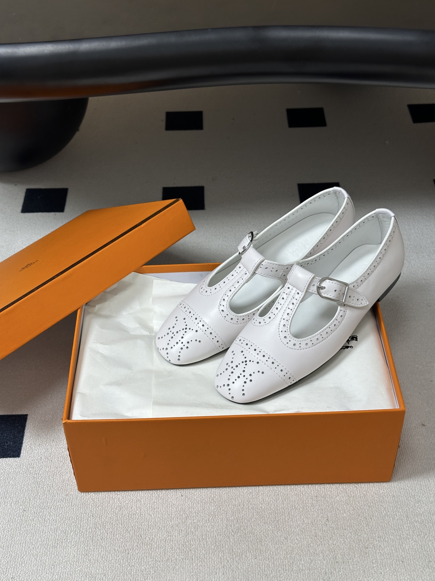 顶级品质 Hermes 爱马仕🐎 H家26s春夏新款Nectar芭蕾舞鞋搭扣镂空玛丽珍鞋 复古雕花冲孔平底单鞋 镂孔牛皮 顶级品质 Hermes 爱马仕🐎 H家26s春夏新款Nectar芭蕾舞鞋搭扣镂空玛丽珍鞋 复古雕花冲孔平底单鞋 镂孔牛皮