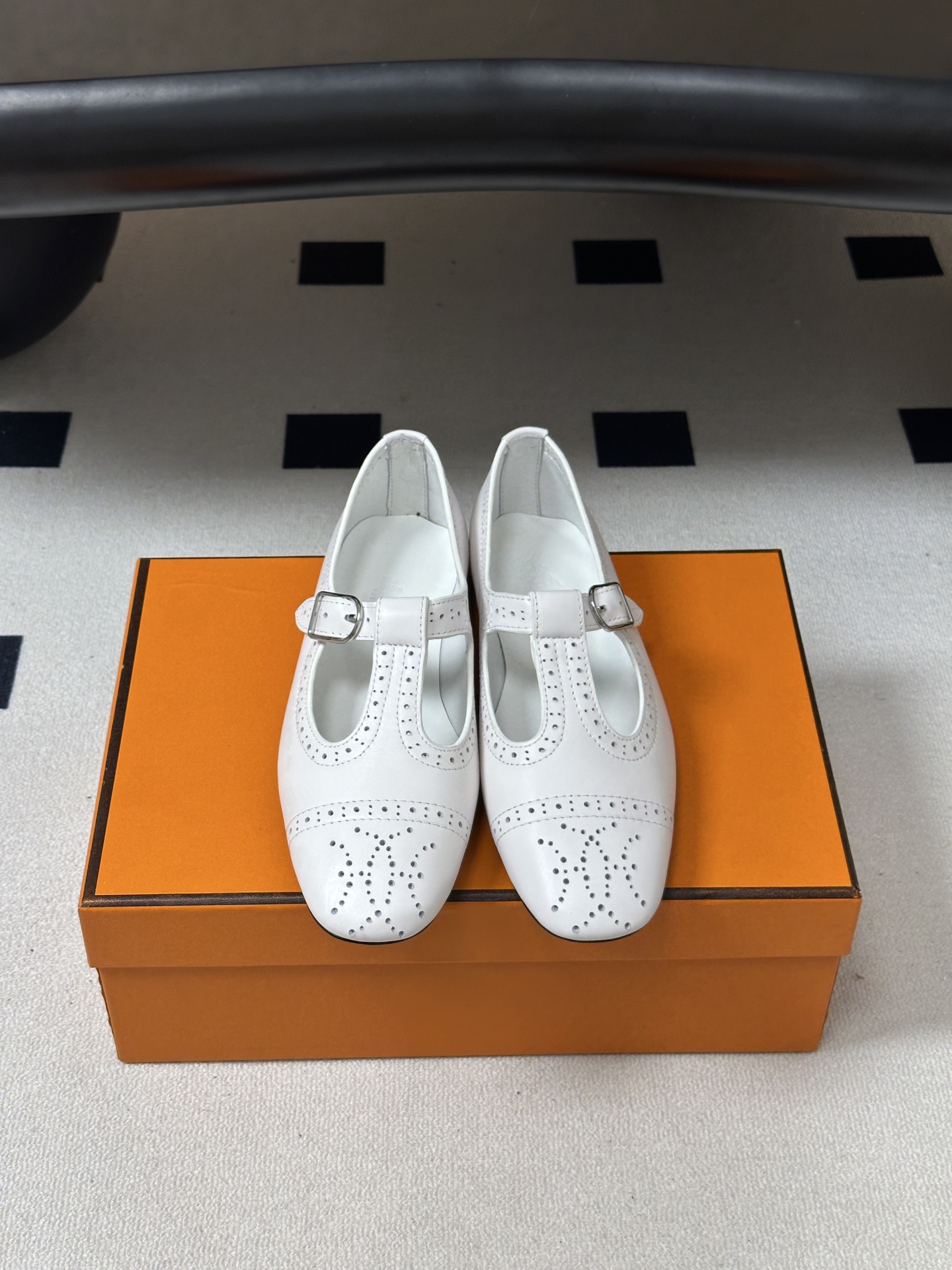 顶级品质 Hermes 爱马仕🐎 H家26s春夏新款Nectar芭蕾舞鞋搭扣镂空玛丽珍鞋 复古雕花冲孔平底单鞋 镂孔牛皮 顶级品质 Hermes 爱马仕🐎 H家26s春夏新款Nectar芭蕾舞鞋搭扣镂空玛丽珍鞋 复古雕花冲孔平底单鞋 镂孔牛皮
