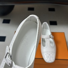 顶级品质 Hermes 爱马仕🐎 H家26s春夏新款Nectar芭蕾舞鞋搭扣镂空玛丽珍鞋 复古雕花冲孔平底单鞋 镂孔牛皮 顶级品质 Hermes 爱马仕🐎 H家26s春夏新款Nectar芭蕾舞鞋搭扣镂空玛丽珍鞋 复古雕花冲孔平底单鞋 镂孔牛皮