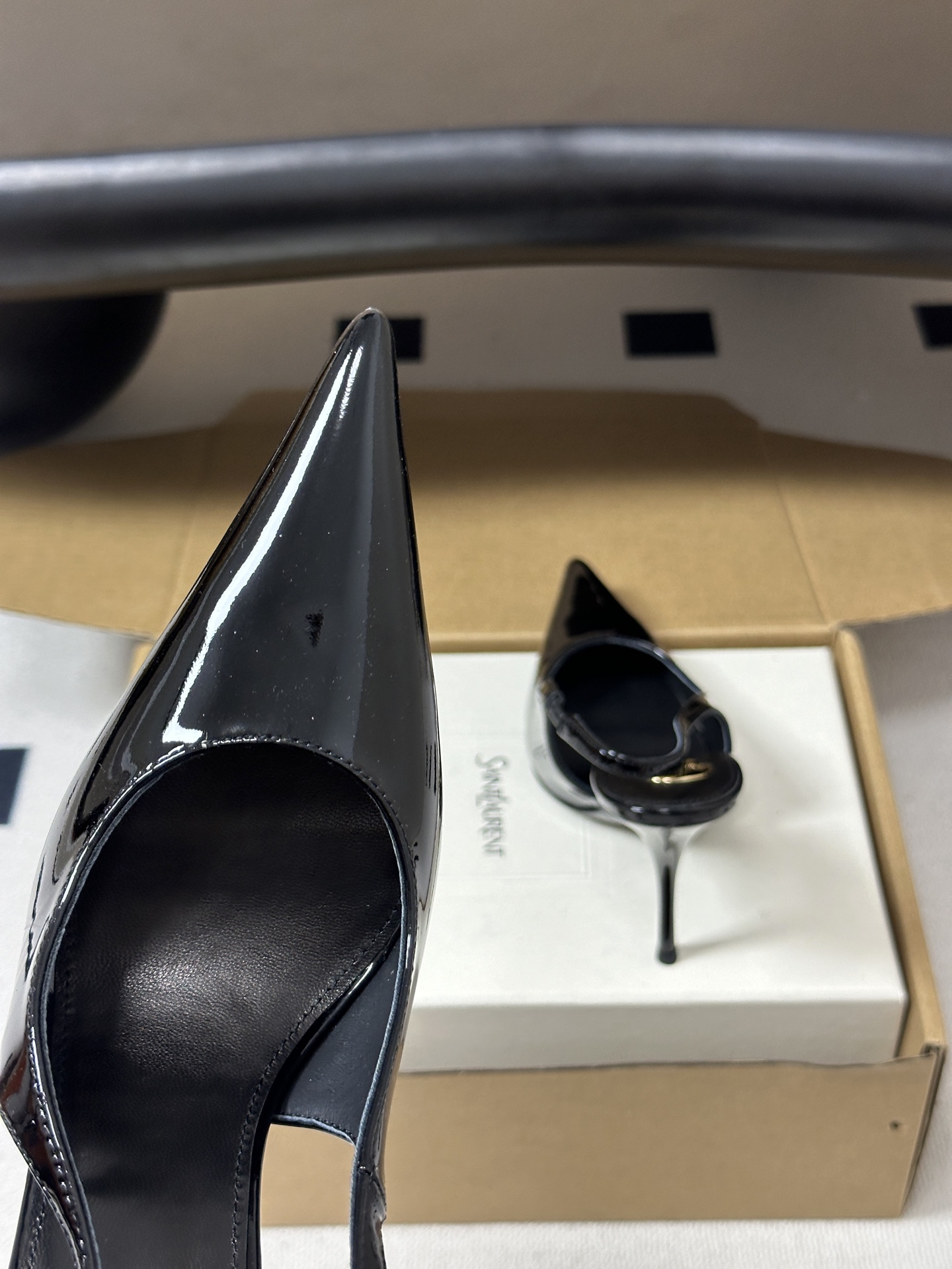 顶级品质(配高档飞机盒✈️) Saint Laurent 圣罗兰fw26 new arrival~ YSL 26s春夏新 顶级品质(配高档飞机盒✈️) Saint Laurent 圣罗兰fw26 new arrival~ YSL 26s春夏新