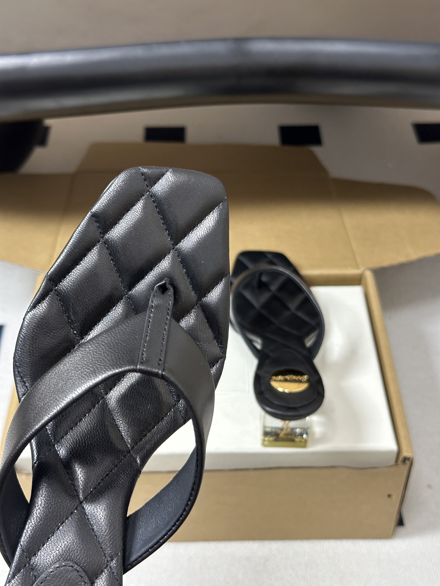 顶级品质(配高档飞机盒✈️) Saint Laurent 圣罗兰fw26 new arrival~ YSL 26s春夏新 顶级品质(配高档飞机盒✈️) Saint Laurent 圣罗兰fw26 new arrival~ YSL 26s春夏新