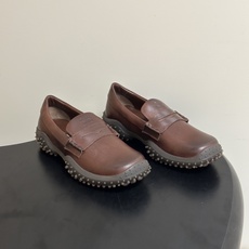 26ss秋冬新款Miu Miu 缪缪 复古一脚蹬乐福鞋擦色牛皮老钱风厚底单鞋英伦风德比鞋 油蜡皮也是和秋天非常搭,小小英 26ss秋冬新款Miu Miu 缪缪 复古一脚蹬乐福鞋擦色牛皮老钱风厚底单鞋英伦风德比鞋 油蜡皮也是和秋天非常搭,小小英