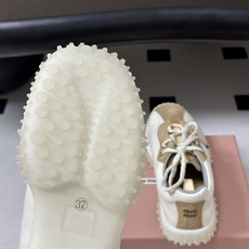 26ss秋冬新款Miu Miu 缪缪 复古系带乐福鞋老钱风拼色厚底德训鞋休闲运动鞋 自带复古松弛休闲氛围感的拼接德训,利 26ss秋冬新款Miu Miu 缪缪 复古系带乐福鞋老钱风拼色厚底德训鞋休闲运动鞋 自带复古松弛休闲氛围感的拼接德训,利