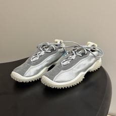 26ss秋冬新款Miu Miu 缪缪 复古系带乐福鞋老钱风拼色厚底德训鞋休闲运动鞋 自带复古松弛休闲氛围感的拼接德训,利 26ss秋冬新款Miu Miu 缪缪 复古系带乐福鞋老钱风拼色厚底德训鞋休闲运动鞋 自带复古松弛休闲氛围感的拼接德训,利