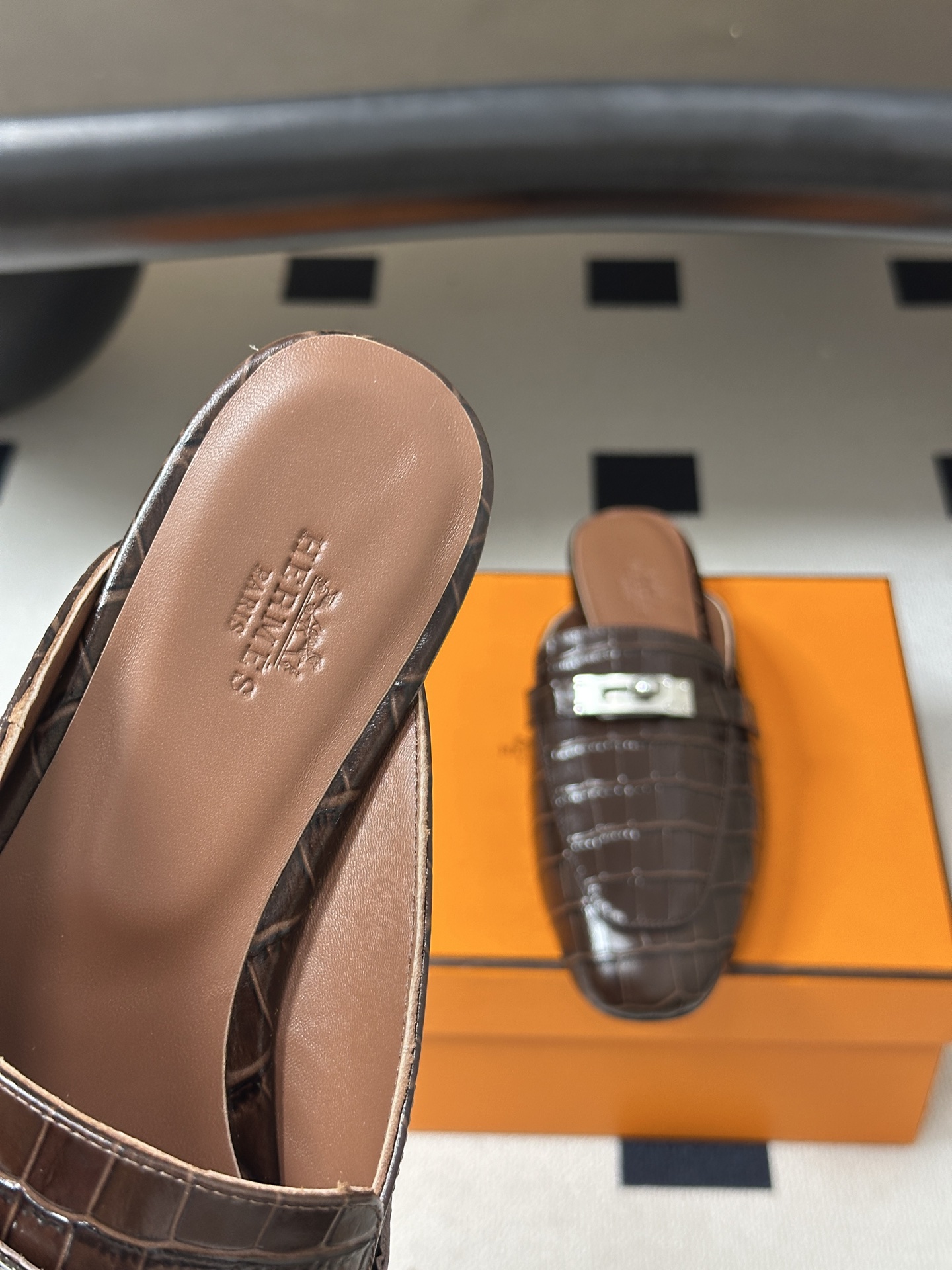 Hermes 爱马仕🐎 H家 Oz鳄鱼纹皮穆勒鞋经典Kelly扣包头半拖鞋 H经典半拖 26ss新版面 鳄鱼纹小牛皮穆勒 Hermes 爱马仕🐎 H家 Oz鳄鱼纹皮穆勒鞋经典Kelly扣包头半拖鞋 H经典半拖 26ss新版面 鳄鱼纹小牛皮穆勒