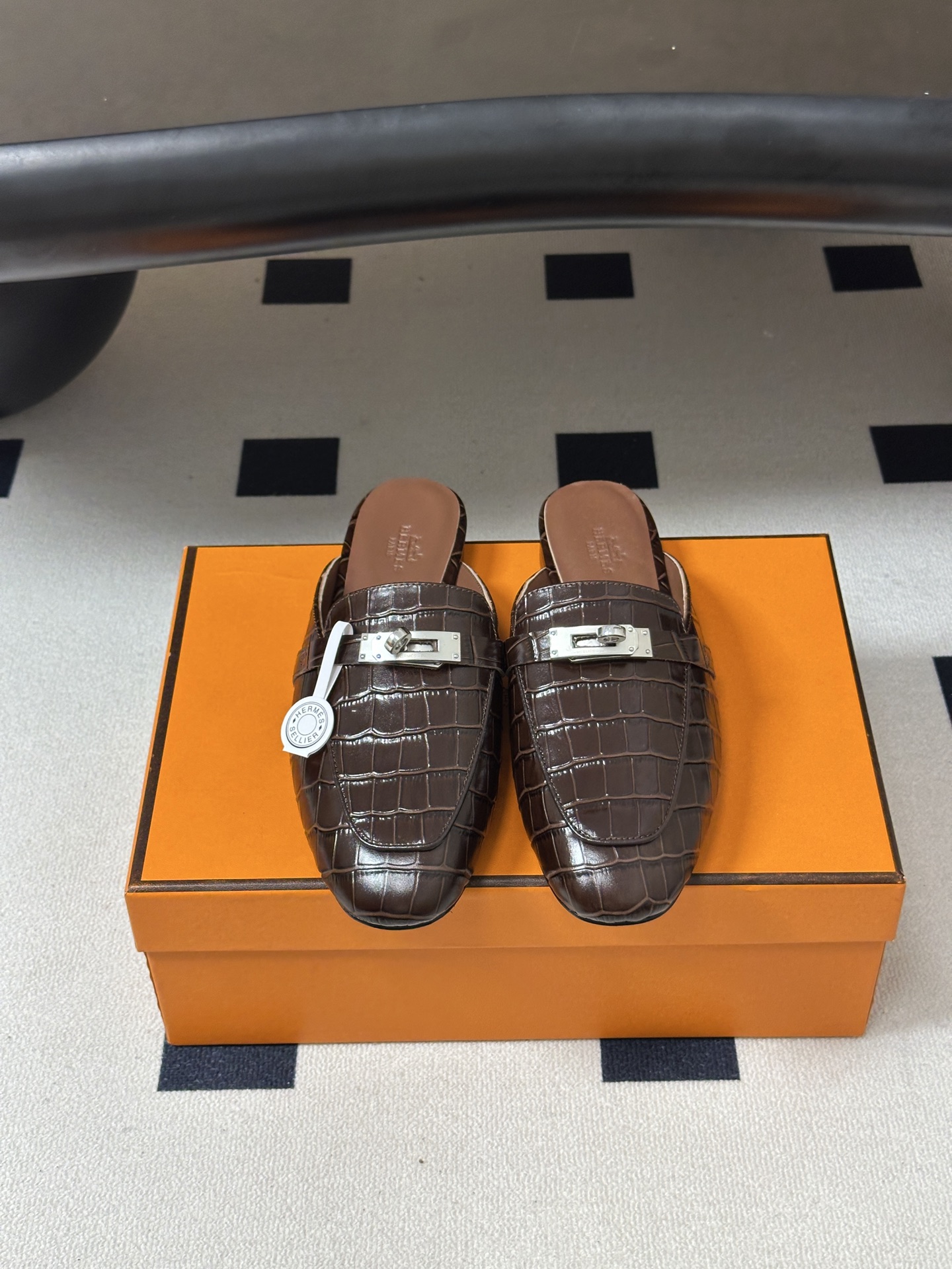 Hermes 爱马仕🐎 H家 Oz鳄鱼纹皮穆勒鞋经典Kelly扣包头半拖鞋 H经典半拖 26ss新版面 鳄鱼纹小牛皮穆勒 Hermes 爱马仕🐎 H家 Oz鳄鱼纹皮穆勒鞋经典Kelly扣包头半拖鞋 H经典半拖 26ss新版面 鳄鱼纹小牛皮穆勒