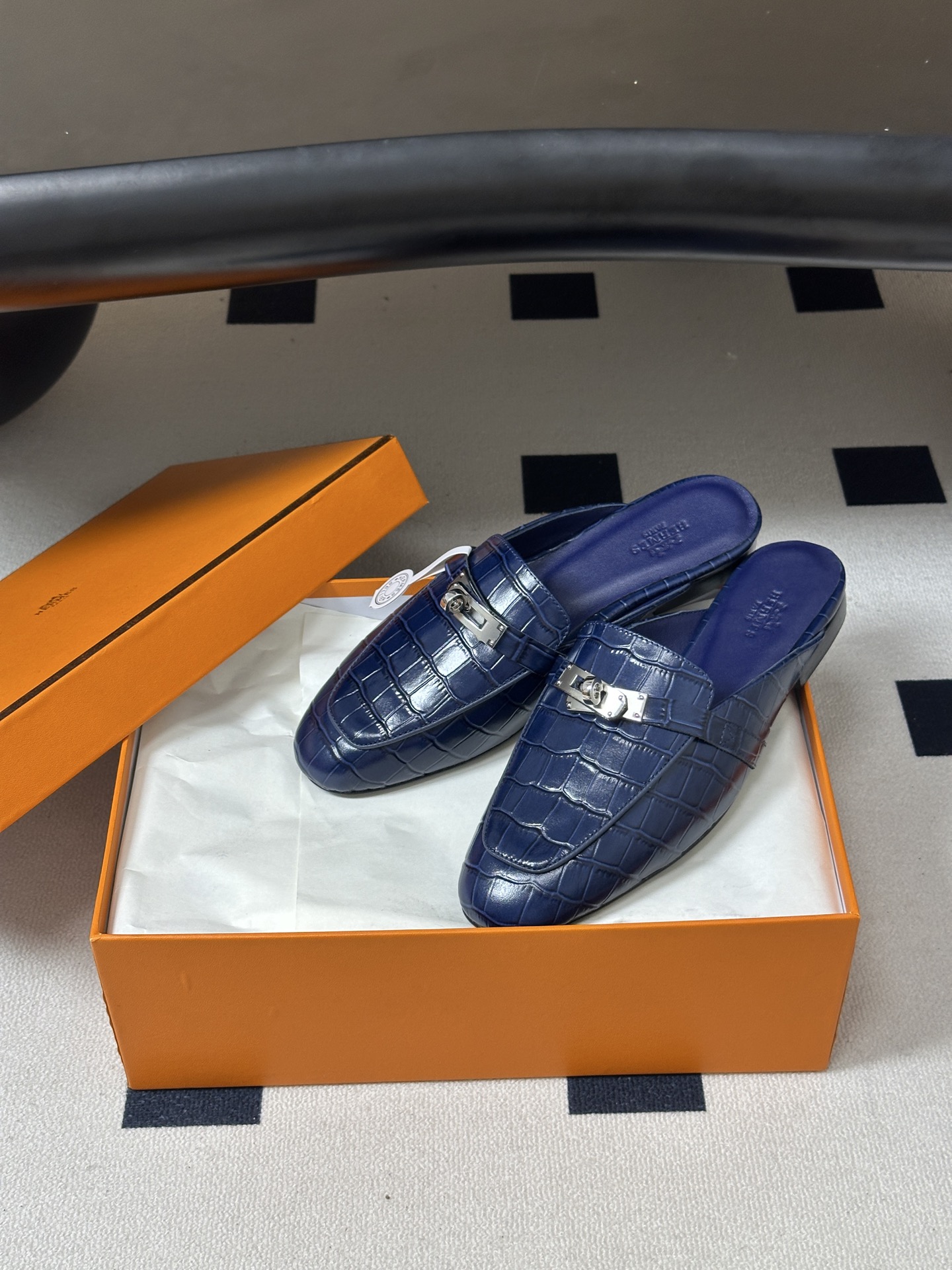 Hermes 爱马仕🐎 H家 Oz鳄鱼纹皮穆勒鞋经典Kelly扣包头半拖鞋 H经典半拖 26ss新版面 鳄鱼纹小牛皮穆勒 Hermes 爱马仕🐎 H家 Oz鳄鱼纹皮穆勒鞋经典Kelly扣包头半拖鞋 H经典半拖 26ss新版面 鳄鱼纹小牛皮穆勒