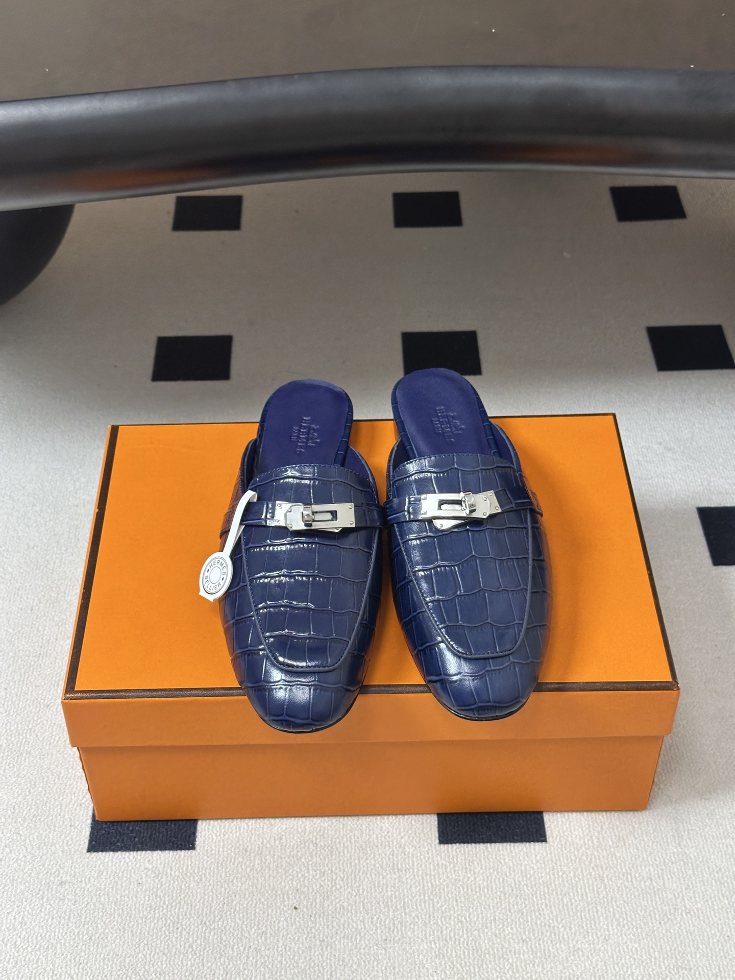 Hermes 爱马仕🐎 H家 Oz鳄鱼纹皮穆勒鞋经典Kelly扣包头半拖鞋 H经典半拖 26ss新版面 鳄鱼纹小牛皮穆勒 Hermes 爱马仕🐎 H家 Oz鳄鱼纹皮穆勒鞋经典Kelly扣包头半拖鞋 H经典半拖 26ss新版面 鳄鱼纹小牛皮穆勒